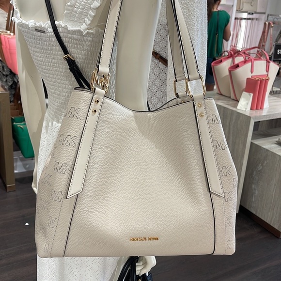 MICHAEL KORS ARLO LARGE GRAB BAG SHOULDER TOTE MK LEATHER GOLD~2 BAGS IN 1
NWT - Picture 2 of 16